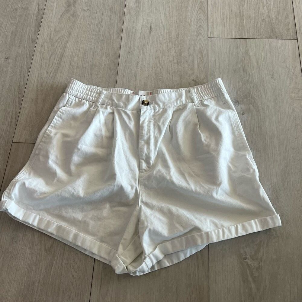 BDG women white shorts size m